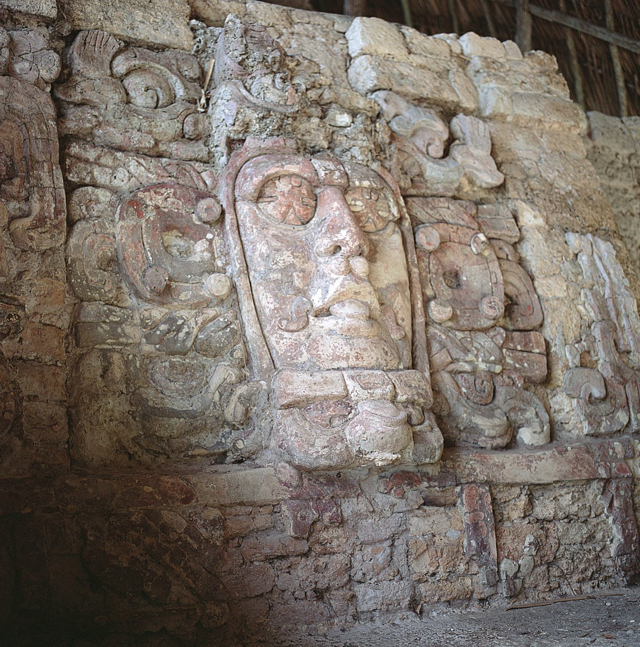 Arkitektonisk mask, Mascaronernas tempel, Kohunlich, Yucatanhalvön, Mexiko Tidig klassisk period (300-600 e.Kr.) (sten och stuckatur) av Mayan