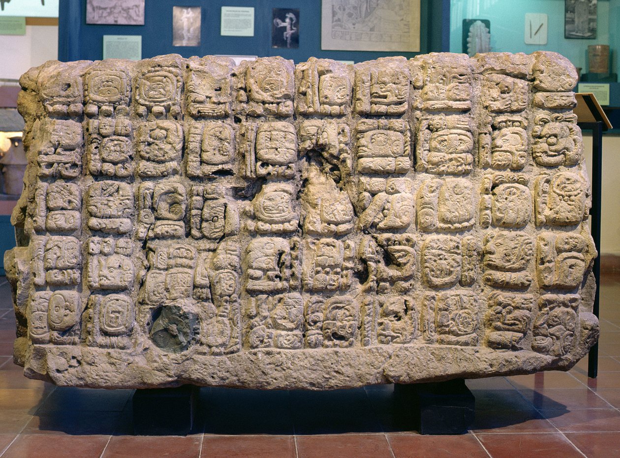 Baksidan av Altar U från Copan, sen klassisk period (795 e.Kr.) av Mayan