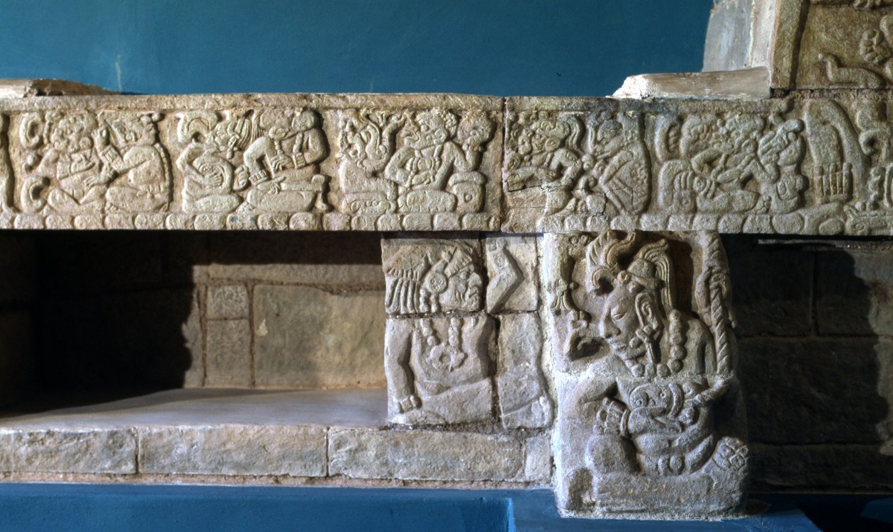 Copan Sepulturas bänk, sen klassisk period 600-900 e.Kr. av Mayan