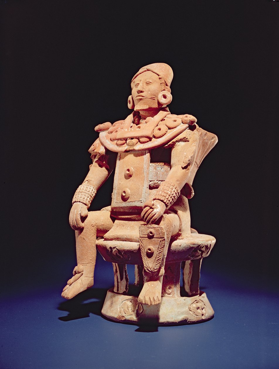 Figur av en krigare i full regali, från Isle of Jaina (lergods) av Mayan
