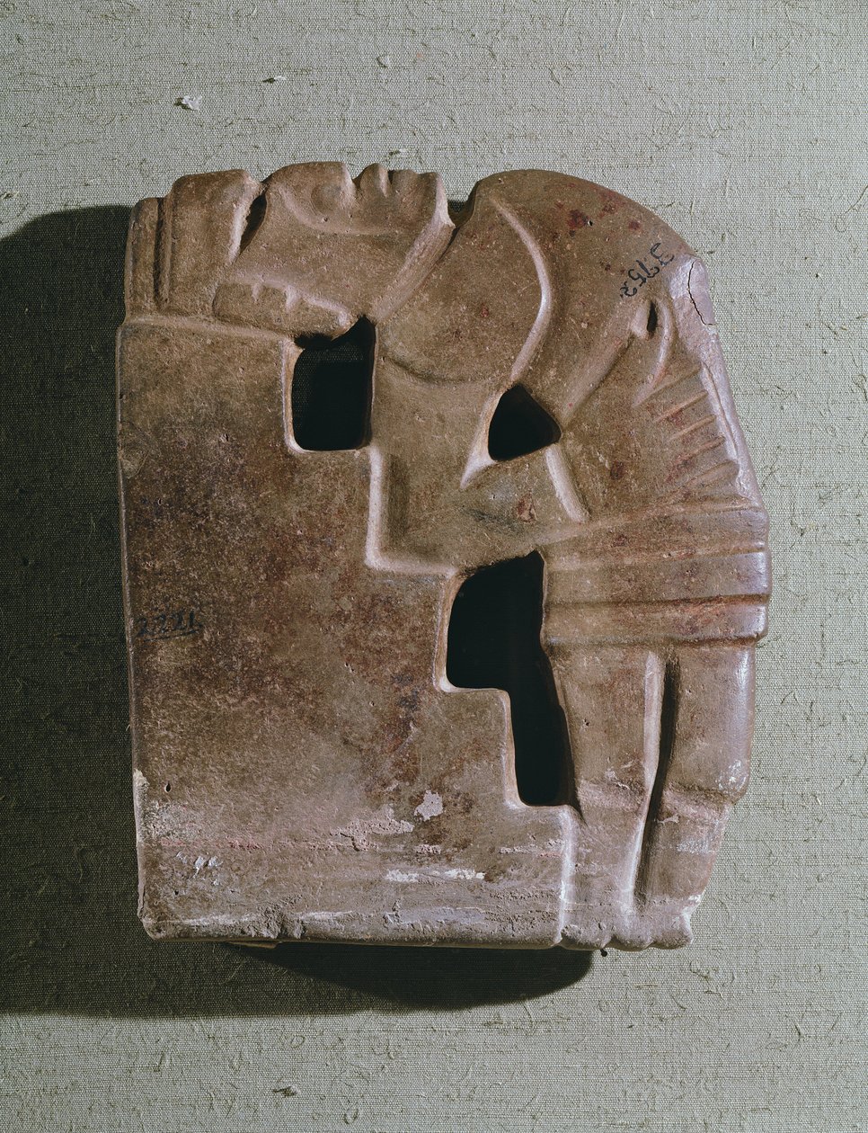 Man i offerställning mot ett steg, Klassisk period, 250-950 e.Kr av Mayan