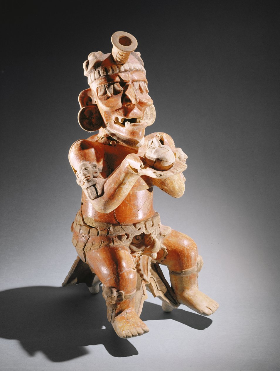 Polykrom tvådelad bildkärl, kanske en rökelsebrännare, från en grav under en tidig klassisk Maya-byggnad i Tikal (keramik) av Mayan