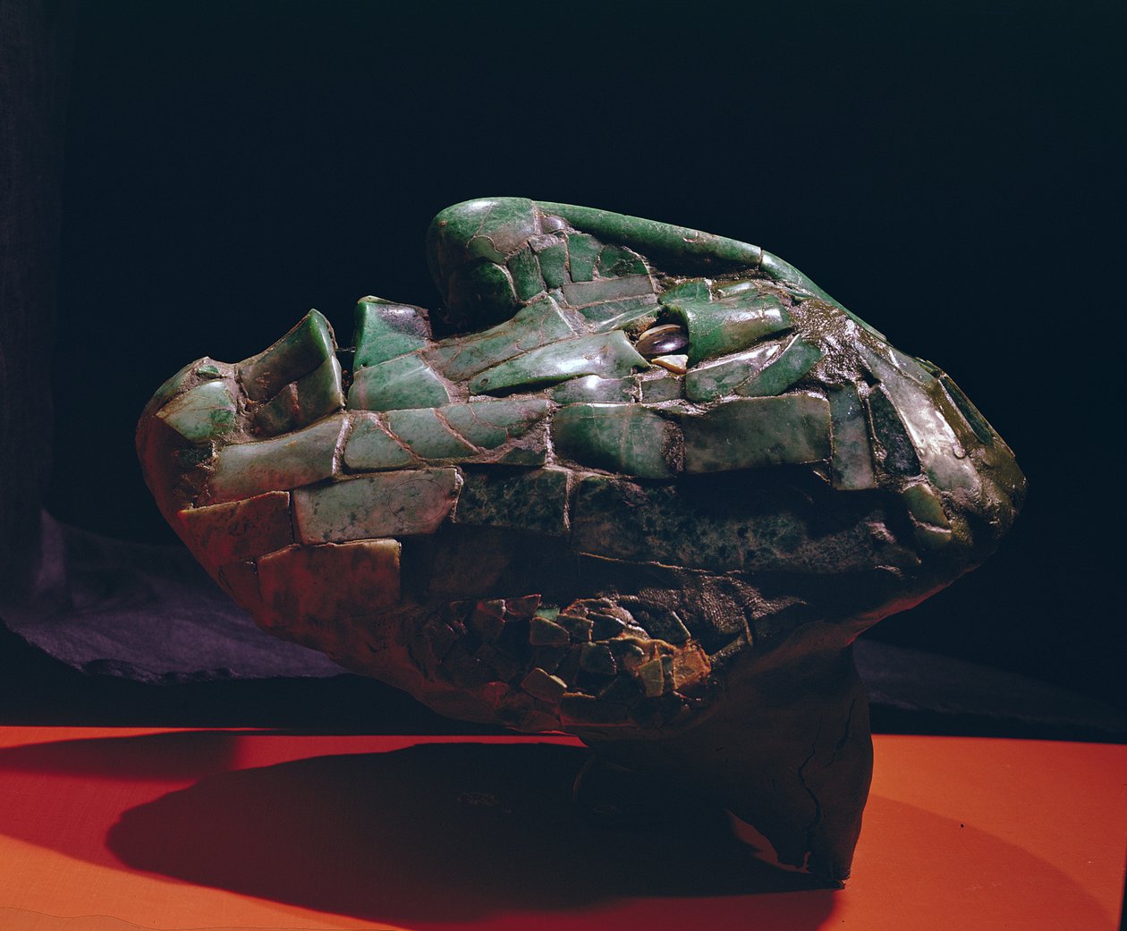 Sidovy av en mosaikmask, från Palenque, Chiapas (jade) av Mayan