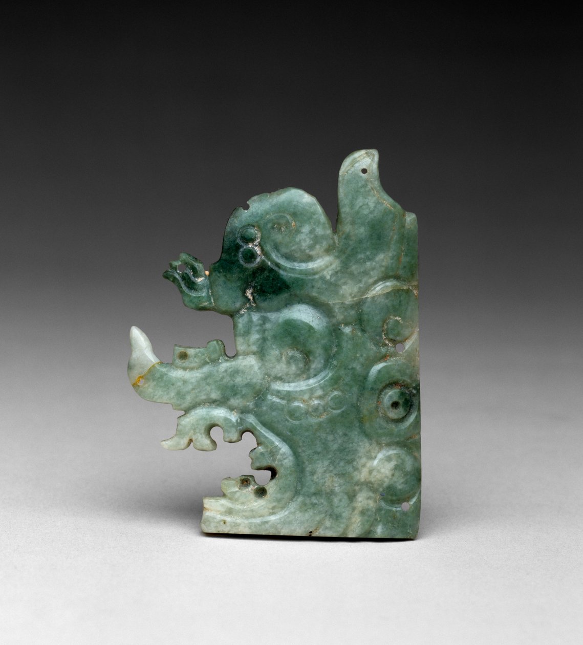 Huvudbonad prydnad med huvudet av Jester God, Late Classic, 550-800 (jadeit) av Mayan