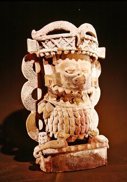 Rökelsebrännare som representerar en mytologisk fågel med människohuvud, hittad i en grotta nära Purulha, departementet Baja Vera Paz, Post Classic Maya (keramik) av Mayan