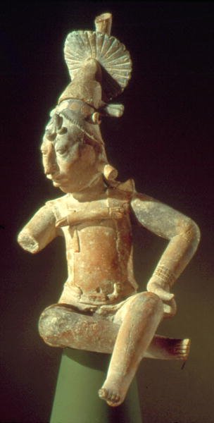 Maya sittande präst, Isle of Jaina, ca 600 (keramik & polykrom) av Mayan