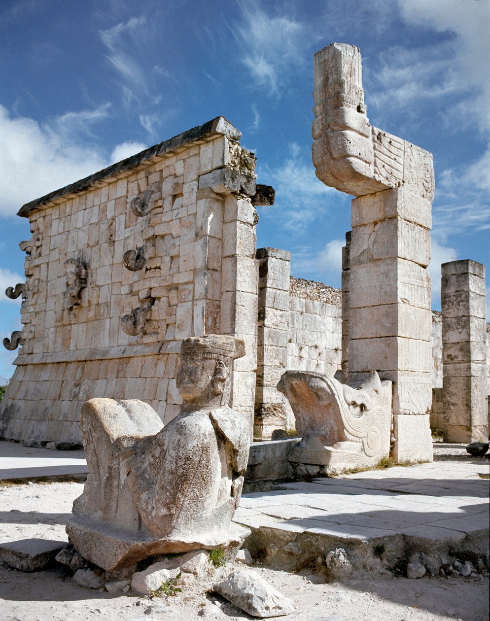 Ingången till krigarnas tempel, 750-1200 av Mayan