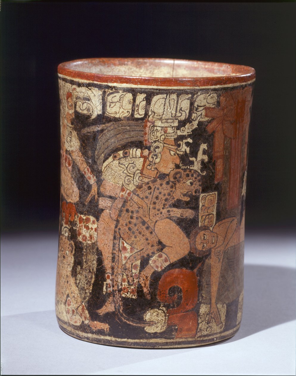 Cylindriskt kärl med offerscen, ca 600–850 e.Kr. (keramik och pigment) av Mayan Mayan