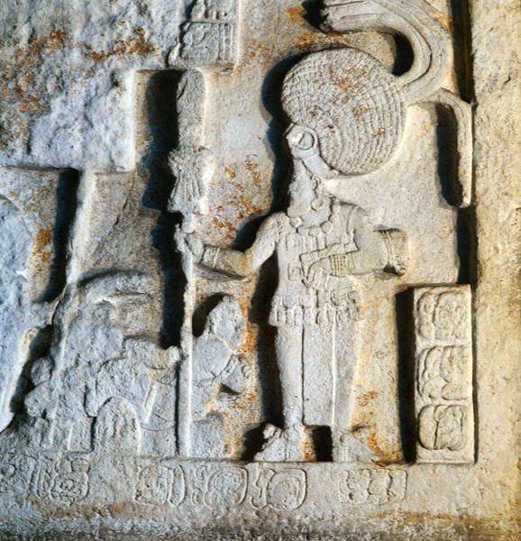 Detalj av överliggare IV som visar en hyllning som betalas av de besegrade, från Piedras Negras, Usumacinta, Guatemala, sen klassisk period (600-900) (sten) av Mayan Mayan