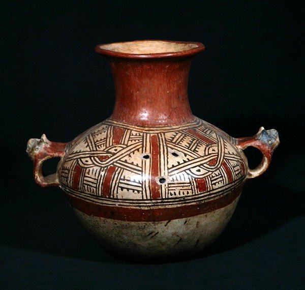 Begravningsurna med hål från Utatlan (Cumarcaaj), Quiche, Guatemala, Centralamerika, Post Classic Period (terrakotta) av Mayan Mayan
