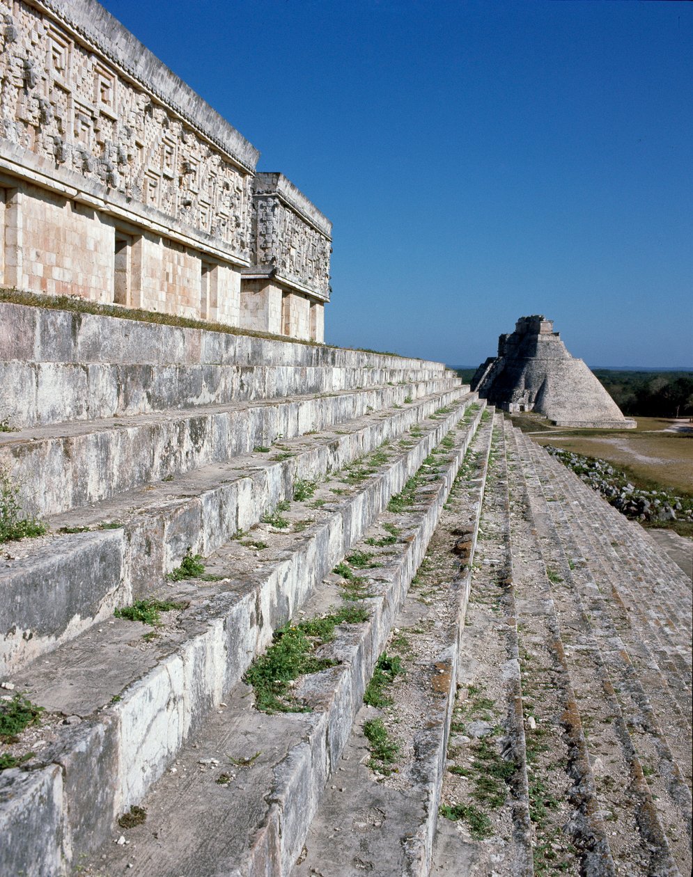 Guvernörspalats och magikerns pyramid, 600-talet av Mayan Mayan