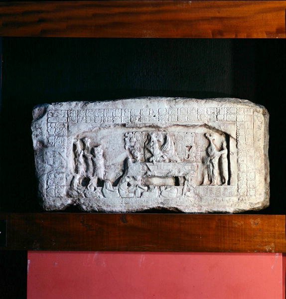 Lintel 3 från Piedras Negras, Peten, Guatemala, sen klassisk period (600-900 e.Kr.) (sten) av Mayan Mayan