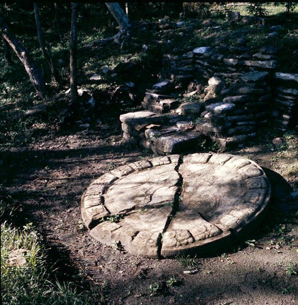 Markör på bollplanen, sen klassisk period (600-900 e.Kr.) (sten) av Mayan Mayan