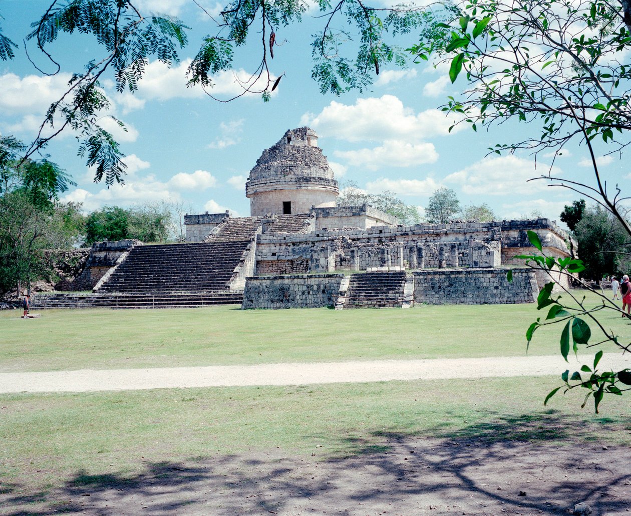Pre-columbiansk civilisation: utsikt över platsen för Chichen Itza i Yucatan-regionen. Mayacivilisation, klassisk period och Maya-renässans, 750-1200 e.Kr. Mexiko av Mayan Mayan