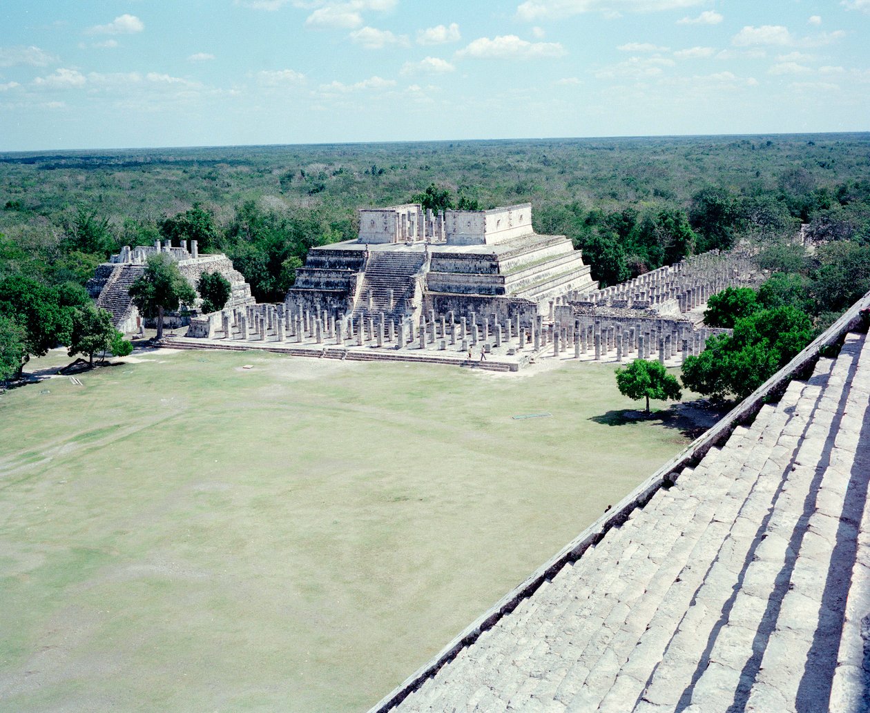 Pre-columbiansk civilisation: utsikt över platsen för Chichen Itza i Yucatan-regionen. Mayacivilisation, klassisk period och Maya renässans, 750-1200 e.Kr. Mexiko av Mayan Mayan