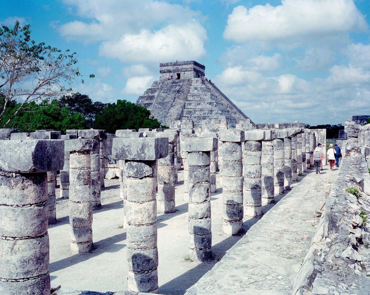 Pre-columbiansk civilisation: utsikt över platsen för Chichen Itza i Yucatan-regionen. Mayacivilisation, klassisk period och Maya renässans, 750-1200 e.Kr. Mexiko av Mayan Mayan