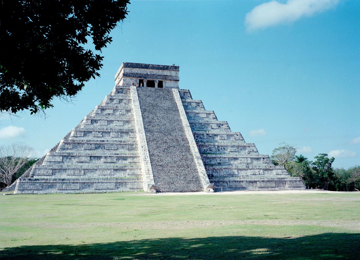 Pre-columbiansk civilisation: utsikt över platsen för Chichen Itza i Yucatan-regionen. Mayacivilisation, klassisk period och Maya renässans, 750-1200 e.Kr. Mexiko av Mayan Mayan
