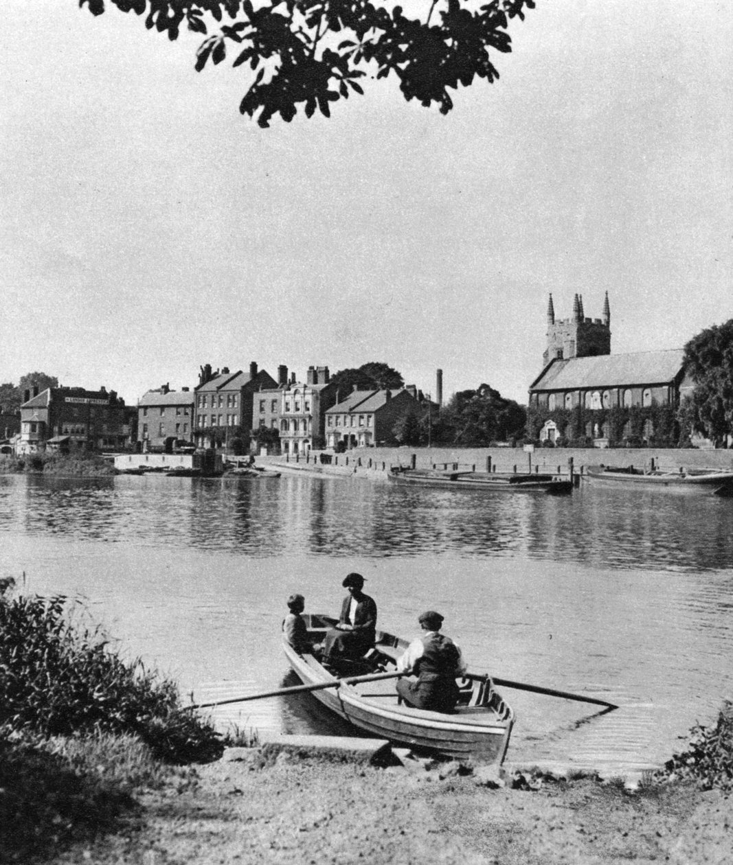 Färja över Themsen till London Apprentice inn, Isleworth, London, 1926-1927. av McLeish