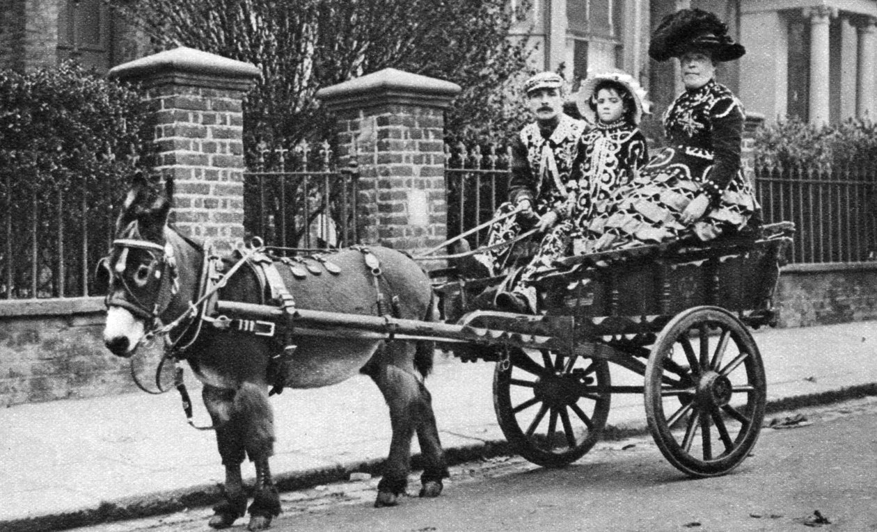 Pearly-familjen i sin åsnadragna moke, London, 1926-1927 av McLeish