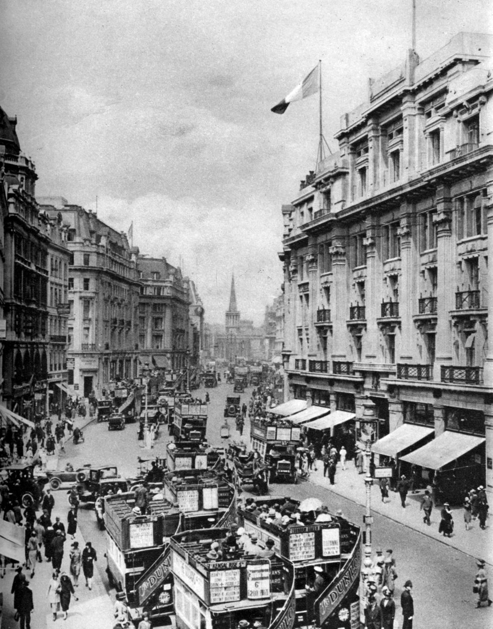 Regent Street, London, 1926-1927 av McLeish