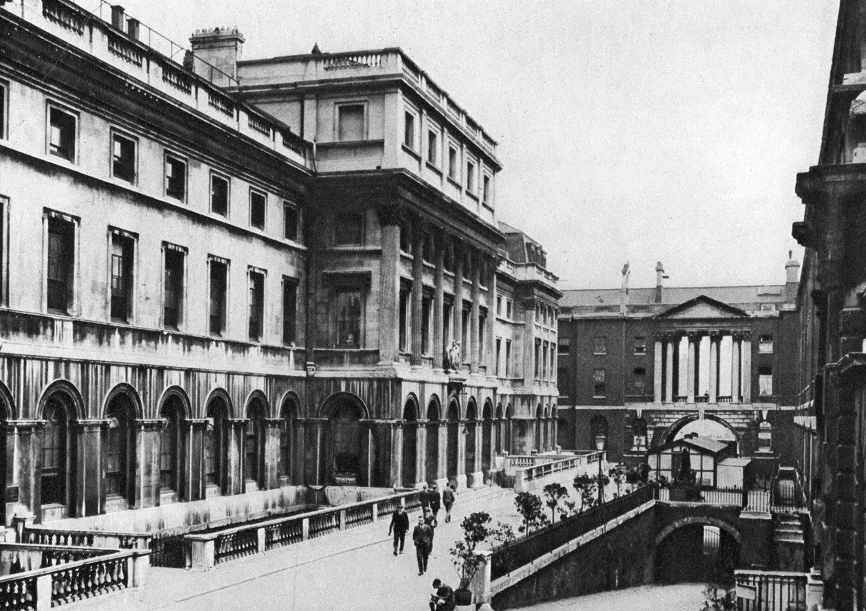 Den östra flygeln av Somerset House, London, 1926-1927. av McLeish