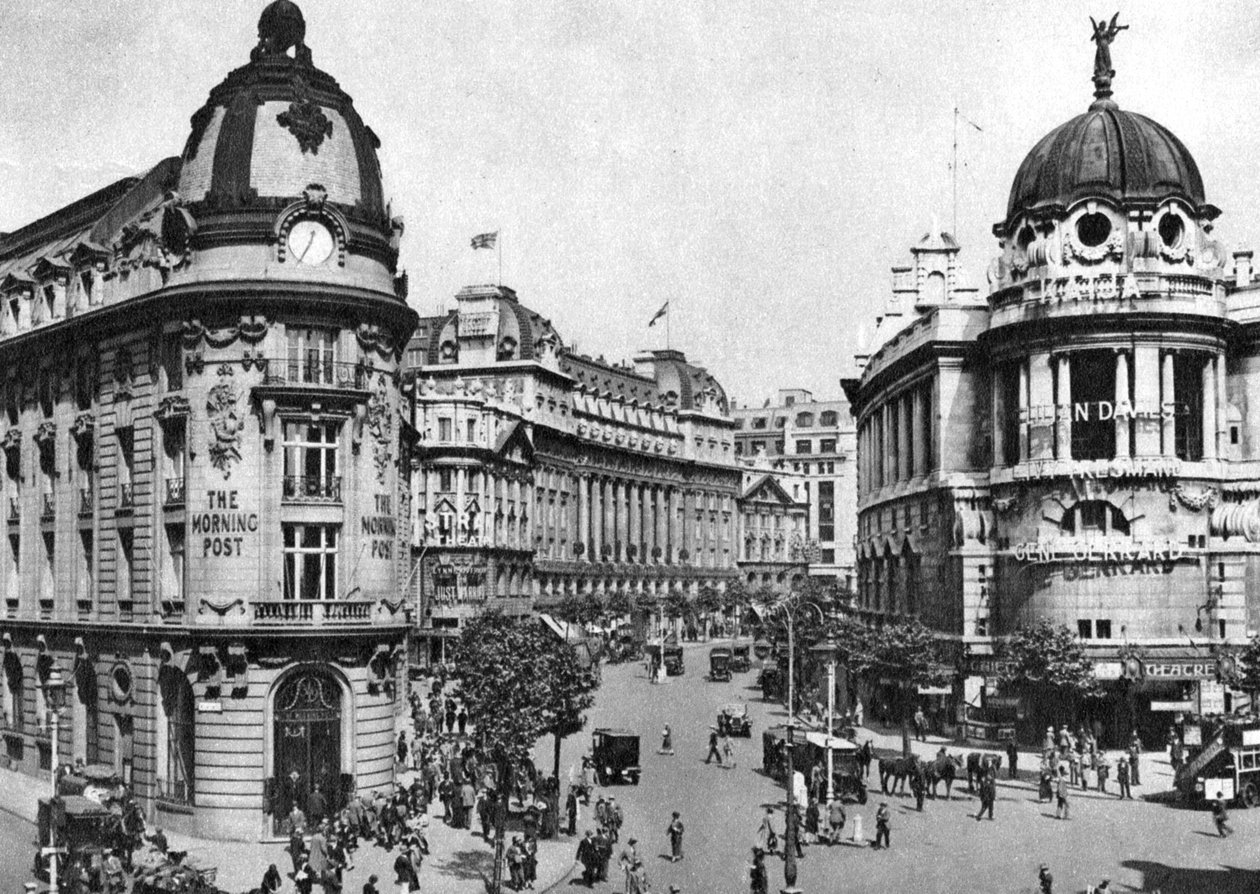 Den västra ingången till Aldwych Crescent, London, 1926-1927 av McLeish