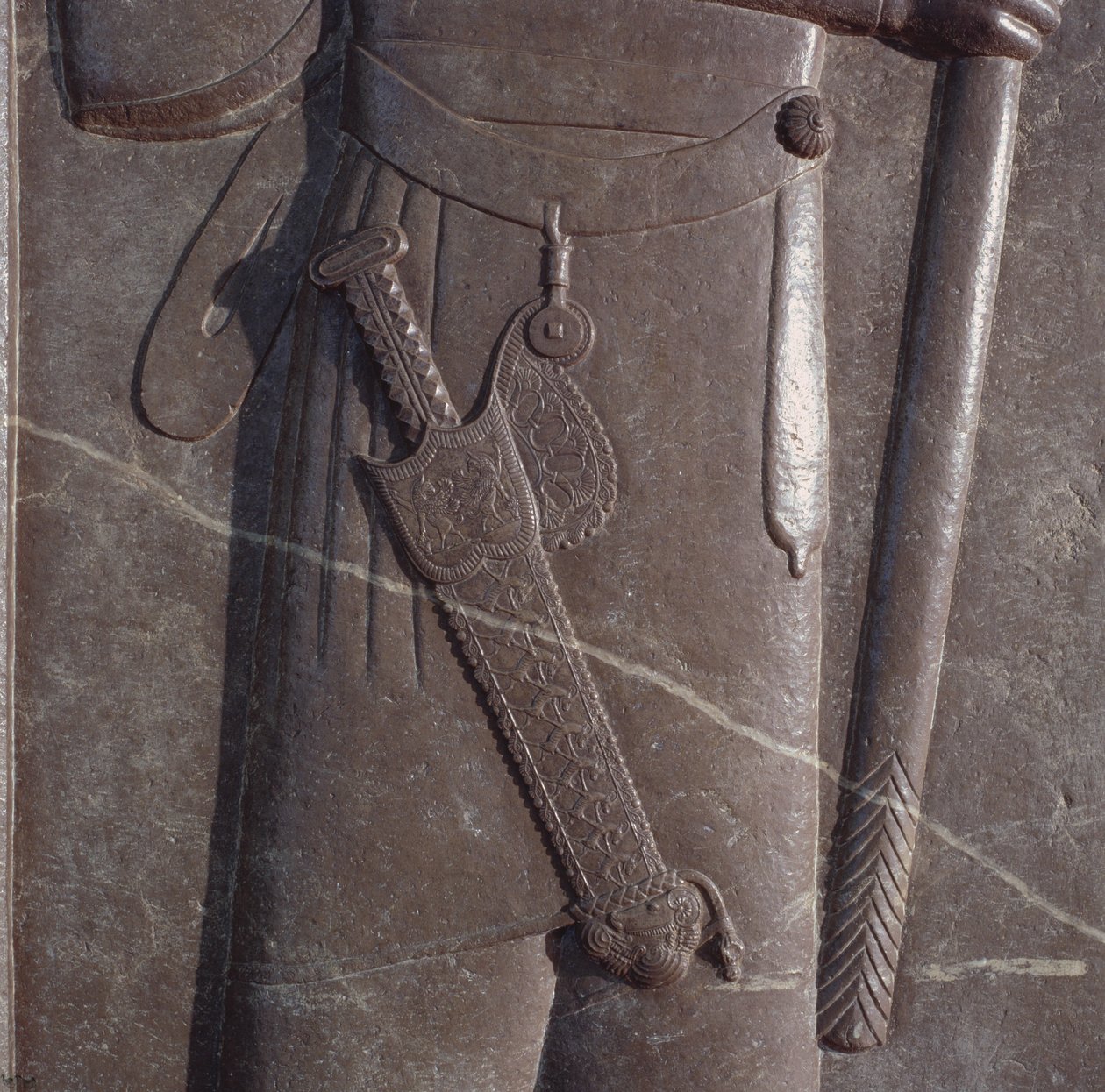 Snidning av Xerxes vapendragares svärd, relief i publikhallen i Persepolis (brons) av Median School