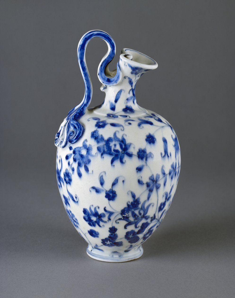 Kolv av imitationsporslin (porslin, imitation) av Medici Porcelain Manufactory