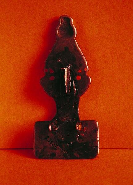 Charnay Fibula (metall) (omvänd) av Merovingian School Merovingian School