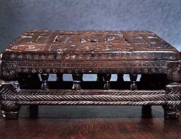 The Desk of Saint Radegund (518-87) Queen of the Franks (trä) av Merovingian School Merovingian School