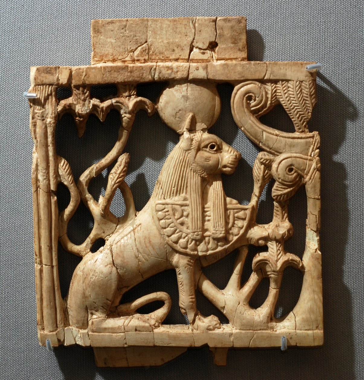 Elfenbenstablett, Nimrud, c.900-600 f.Kr av Mesopotamian