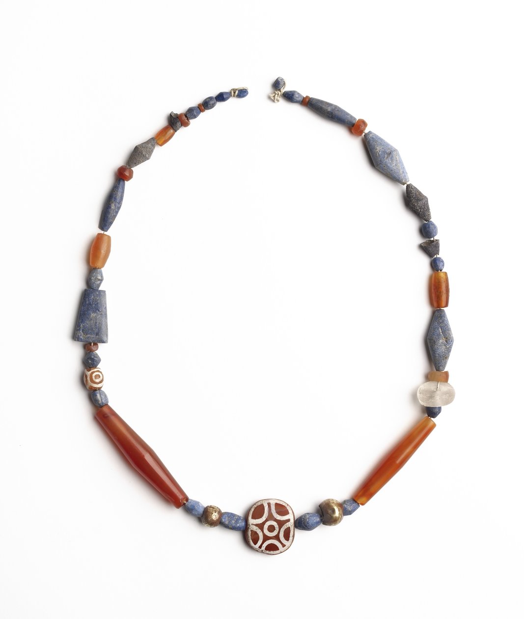 Halsband från Kish, Irak, ca 2500 f.Kr. (lapis lazuli, cornelian och etsad cornelian) av Mesopotamian