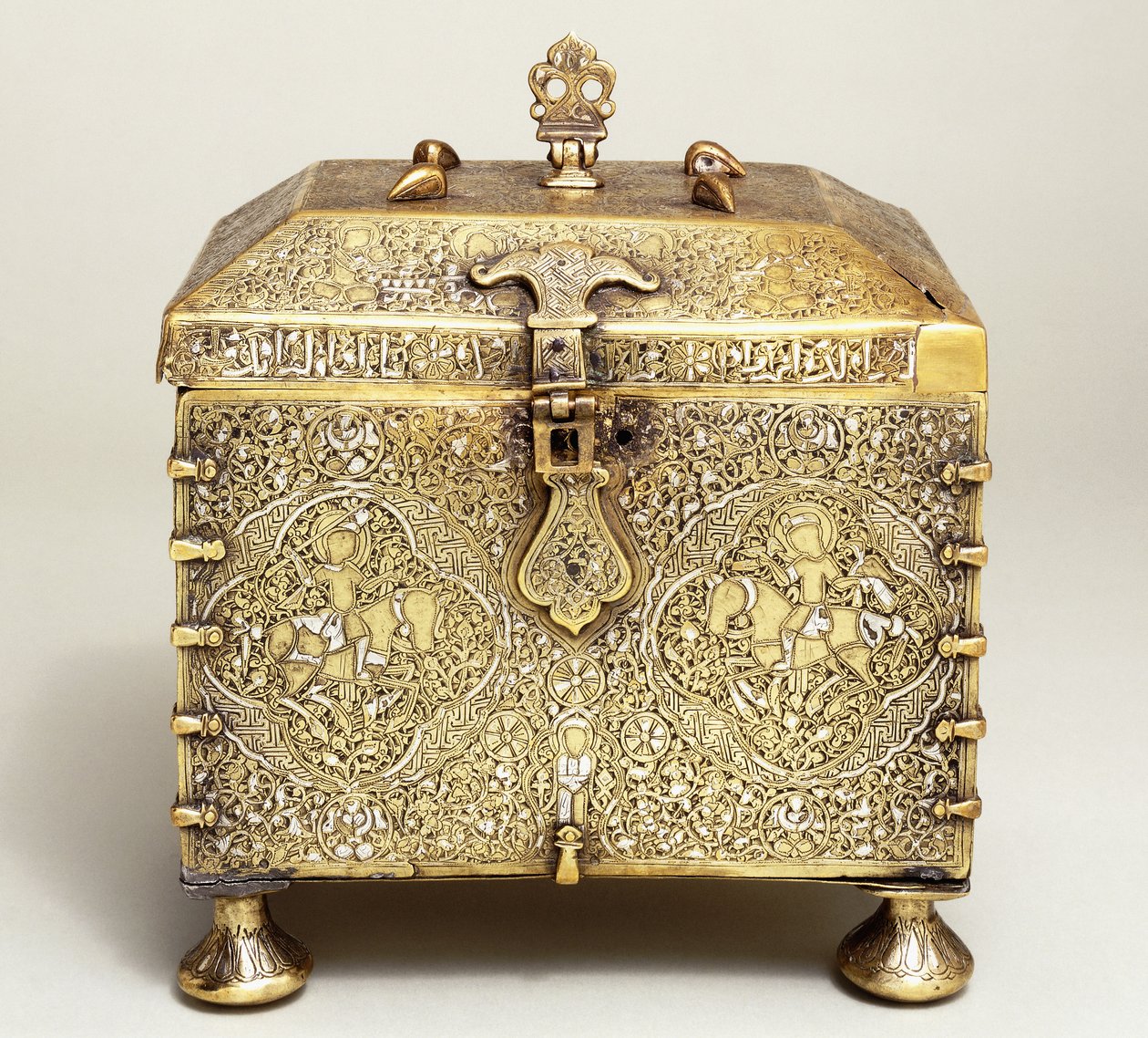 En mesopotamisk silverinlagd mässingskista, med urtavlor för ett kombinationslås (framifrån) av Mesopotamian