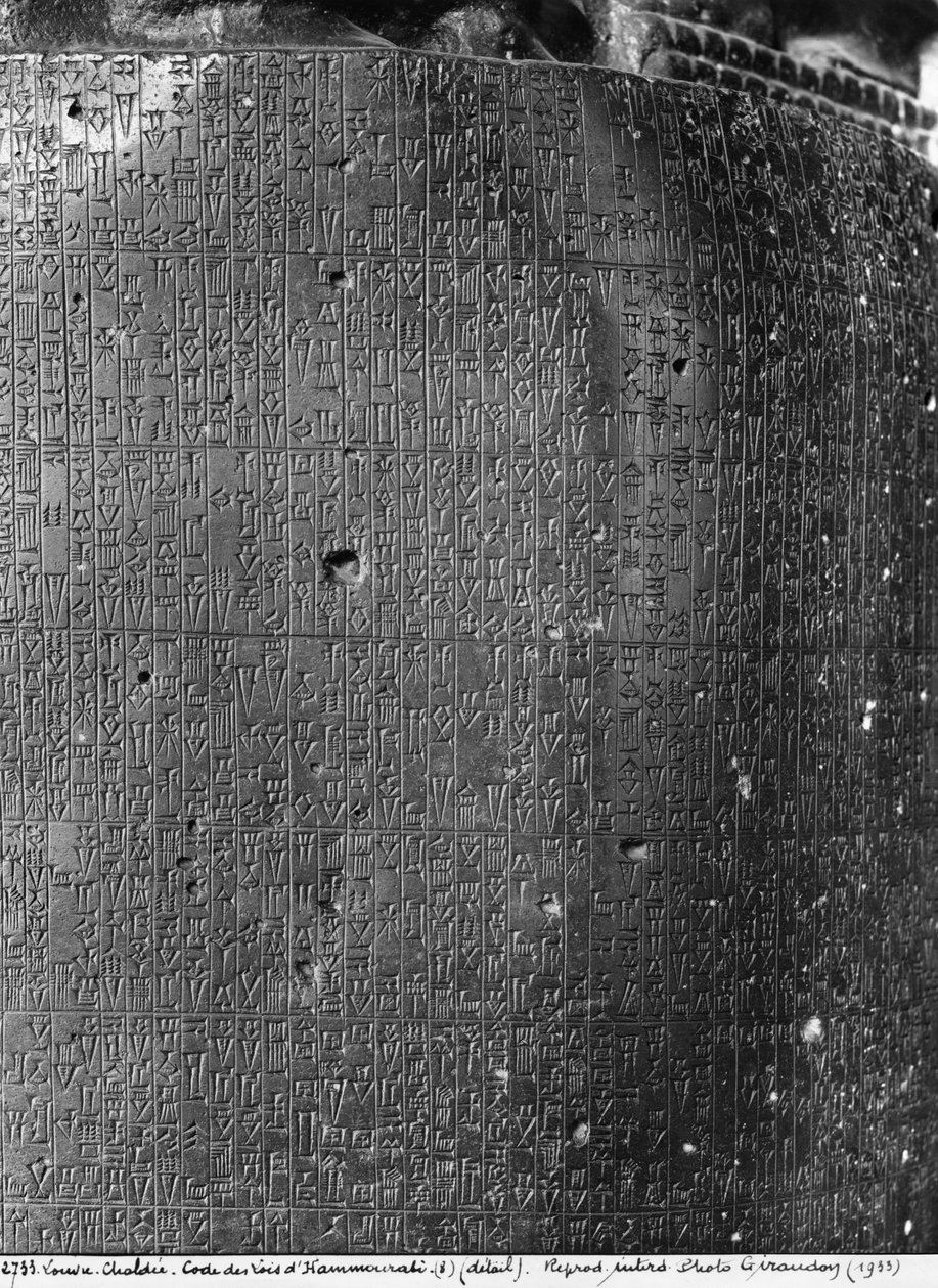 Hammurabibis lagbok, detalj av kolonninskriptionen med en samling exemplariska domar som utfärdades av Hammurabi, kung av Babylon, hittad i Susa, ca 1750 f.Kr. basalt Se även 286949 svartvitt foto av Mesopotamian