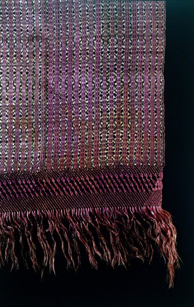 Detalj av en rebozo, sent 1800-tal (silke, bomull, naturliga färgämnen och guldtråd) av Mexican School