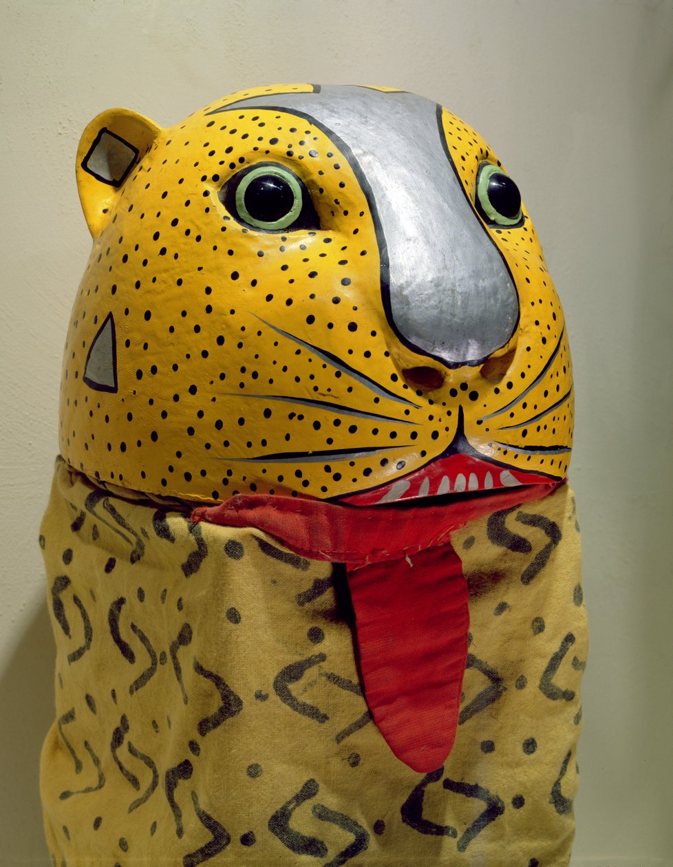 Mask of Jaguar (målat trä och tyg) av Mexican School