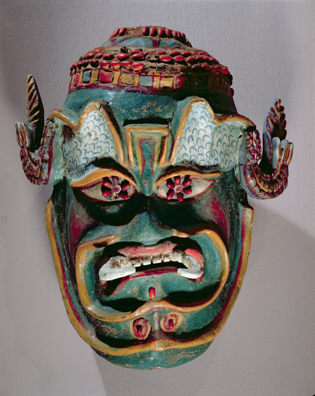 Rituell mask av Santiago som används i morernas och de kristnas mexikanska dans (målat trä) av Mexican School