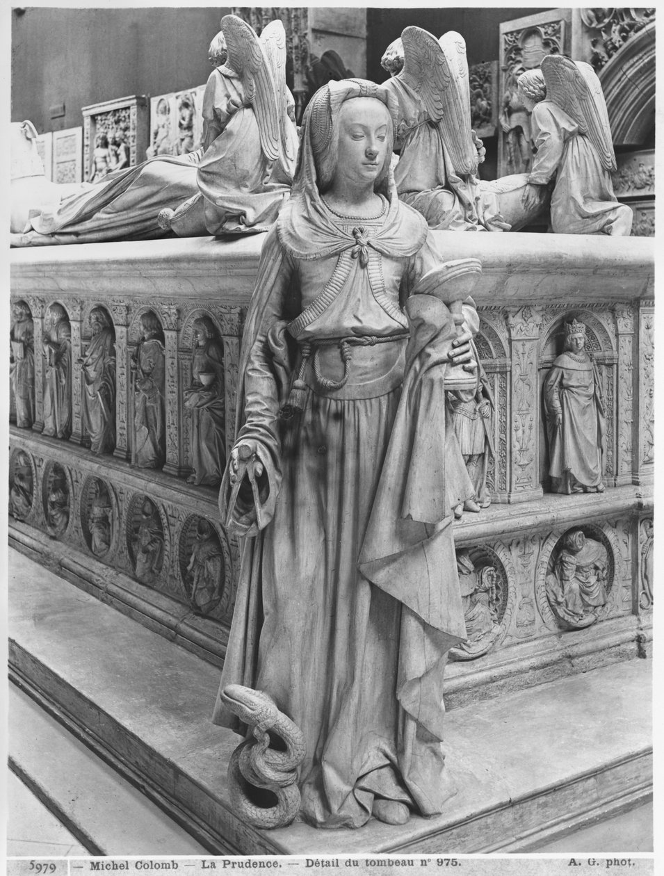 Nantes, St. Peter och St. Paul-katedralen, Frans II:s grav, hertigen av Bretagne och Marguerite av Foix, detalj av Prudence, 1502-07 gips av marmor se även 345884 bw foto av Michel Colombe