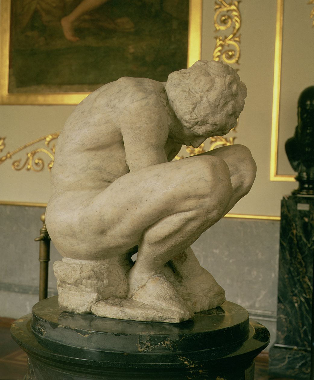 Den hukande pojken, ca 1530-34 (marmor) (se även 226974) av Michelangelo Buonarroti