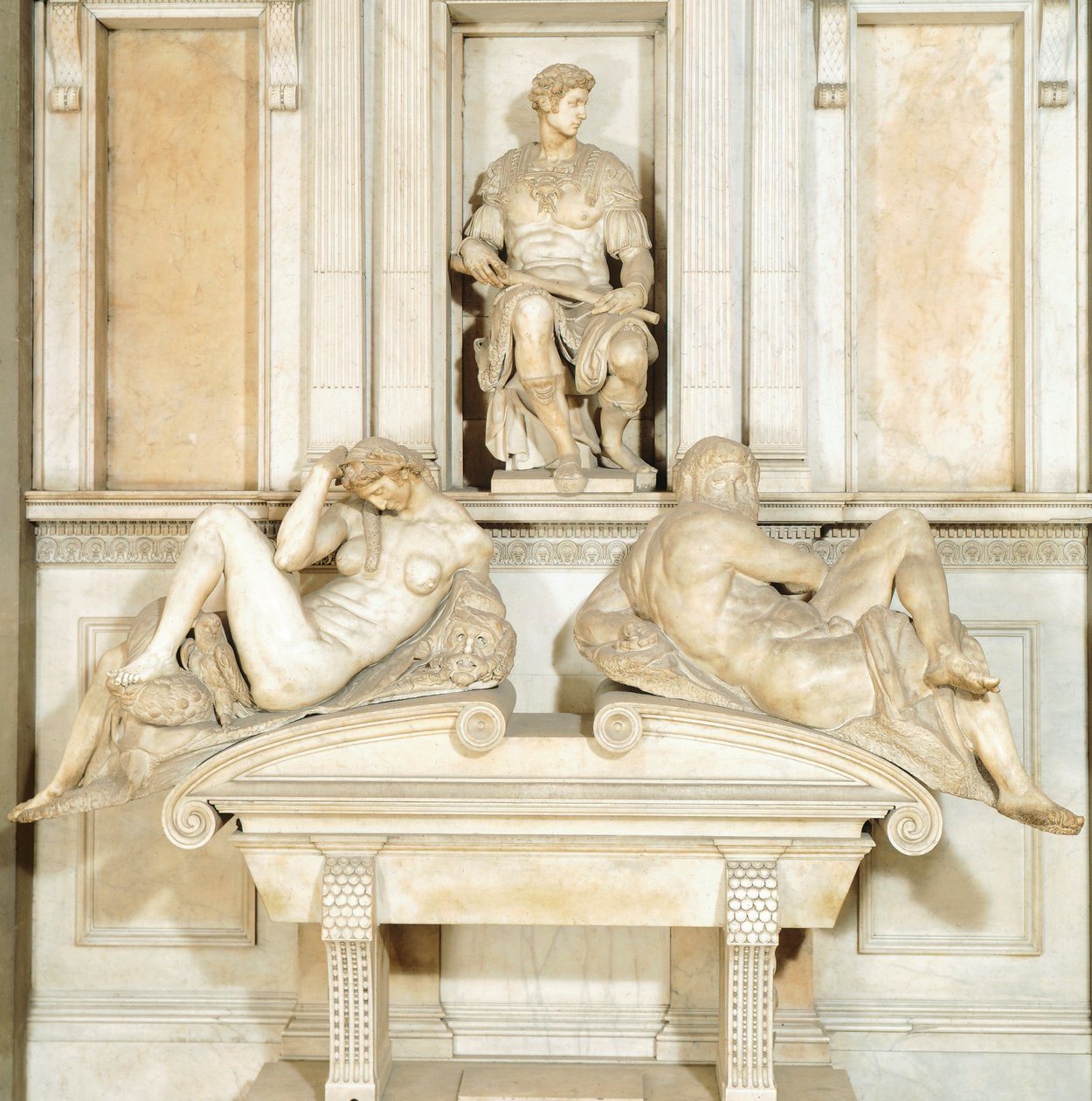 Italien, Florens, Det nya sakristian i Medici-kapellet i San Lorenzo-basilikan i Florens (UNESCO:s världsarv) av Michelangelo Buonarroti