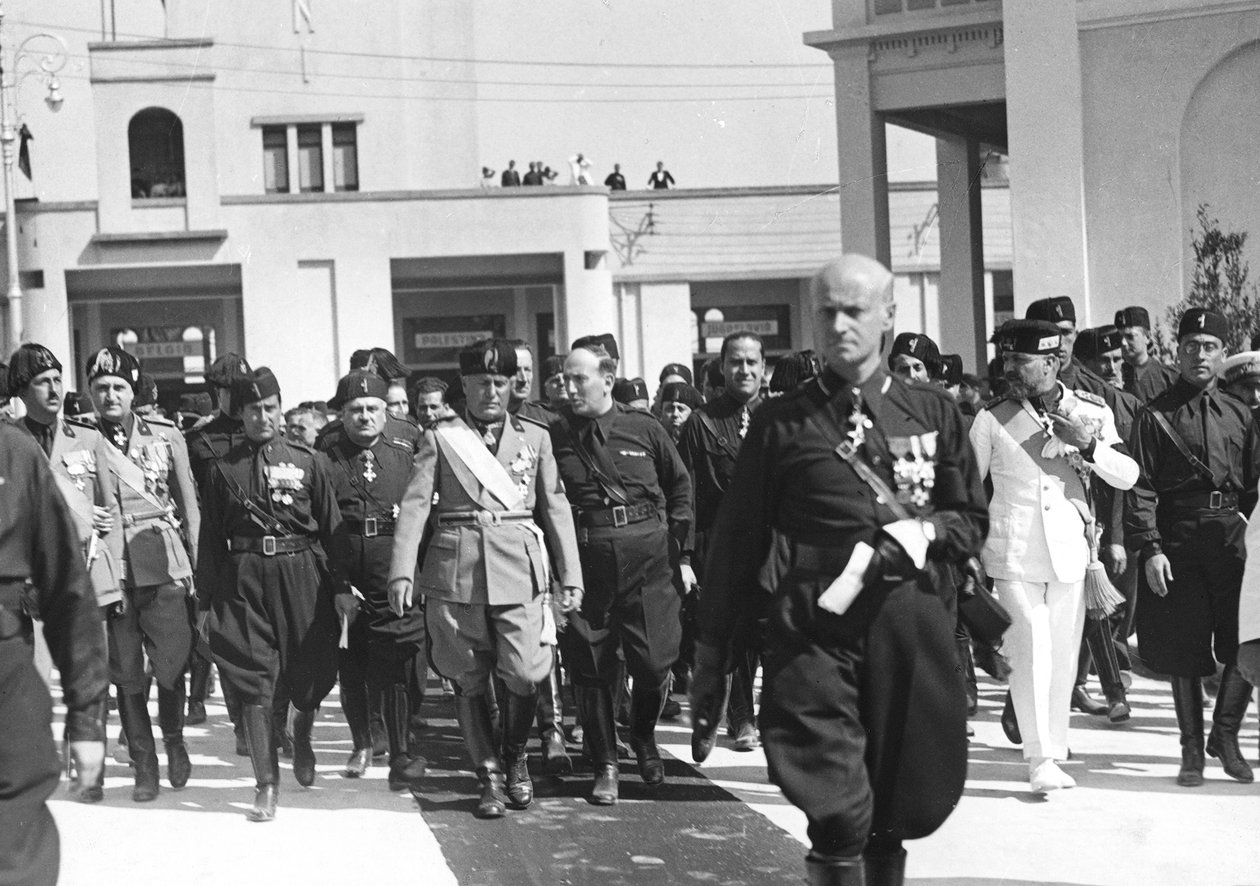 Mussolini vid invigningen av den femte festivalen i Levante i Bari, 1934-09-06 (s/v foto) av Michele Ficarelli