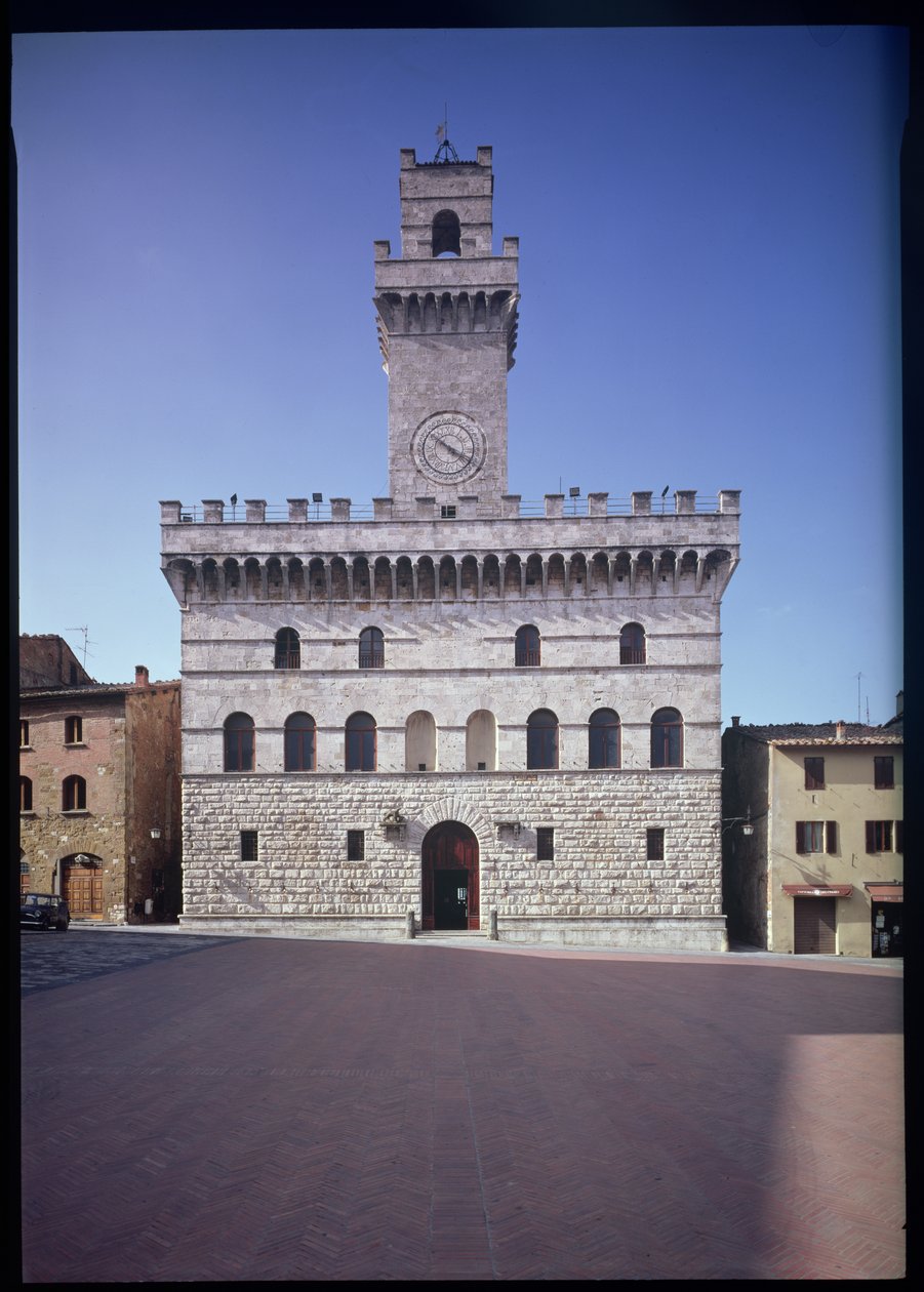 Exteriör vy av Palazzo Comunale, Montepulciano av Michelozzo di Bartolommeo
