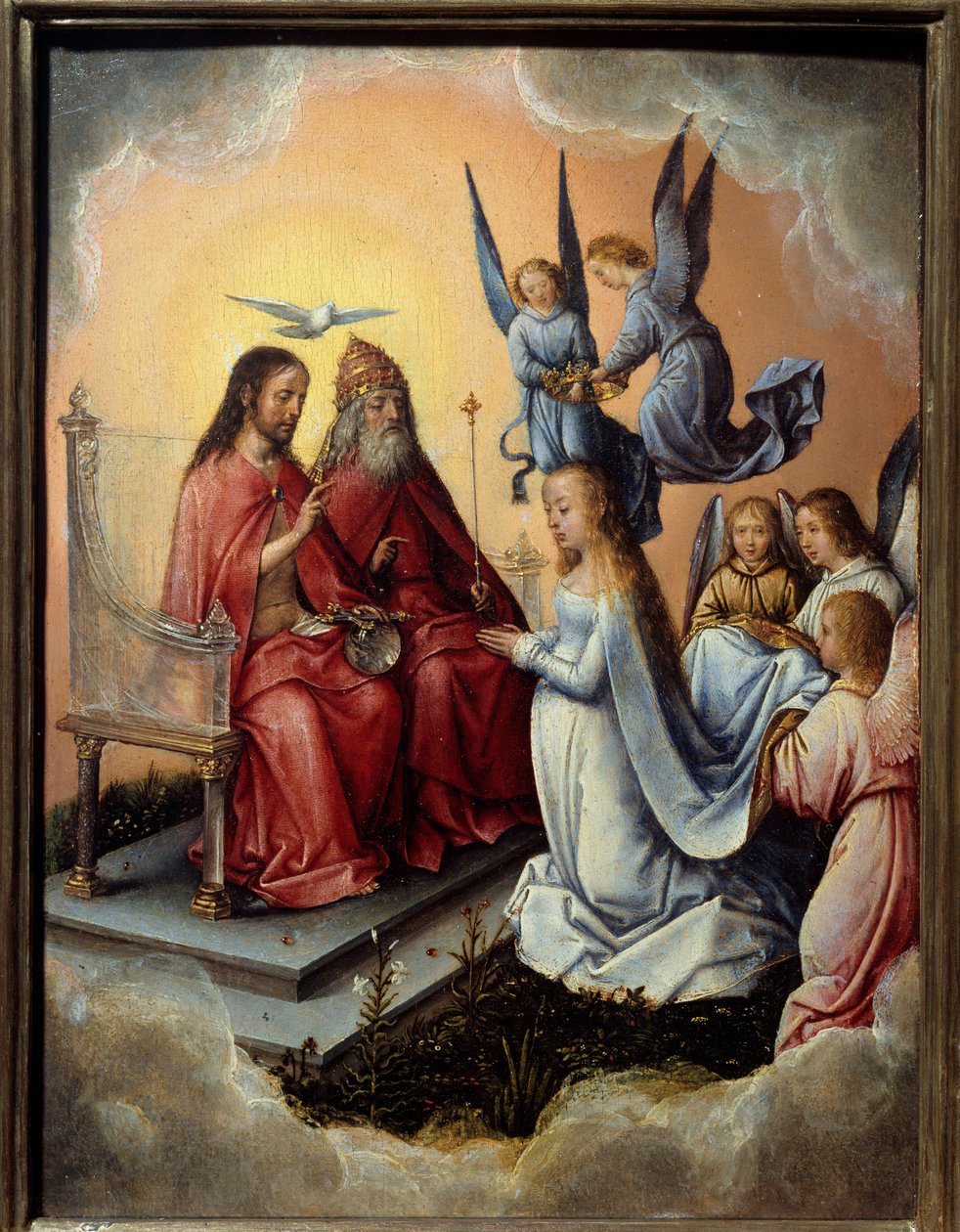 Jungfruns kröning. Jungfrun välsignad av treenigheten (Gud, Kristus och den helige Ande) över henne, änglar lägger kronan på hennes huvud. Målning av Michel Sittow (1468-1525) eller Master Michiel, Ec. Hol. av Michiel Sittow