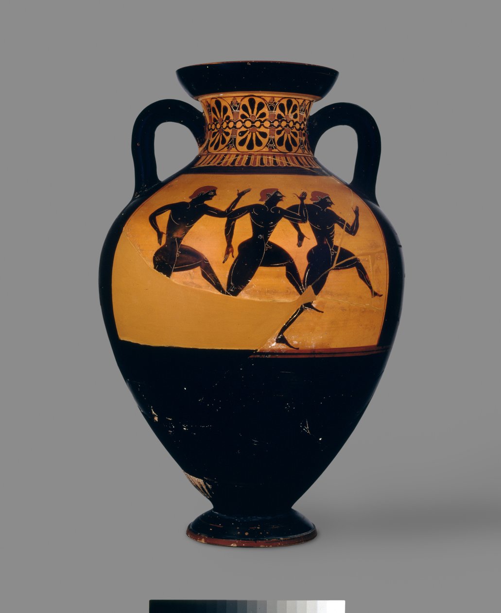 Attic svart-figur amfora föreställande en fotkapplöpning, c.520-500 f.Kr. (keramik) (för baksidan se även: 100570) av Michigan painter