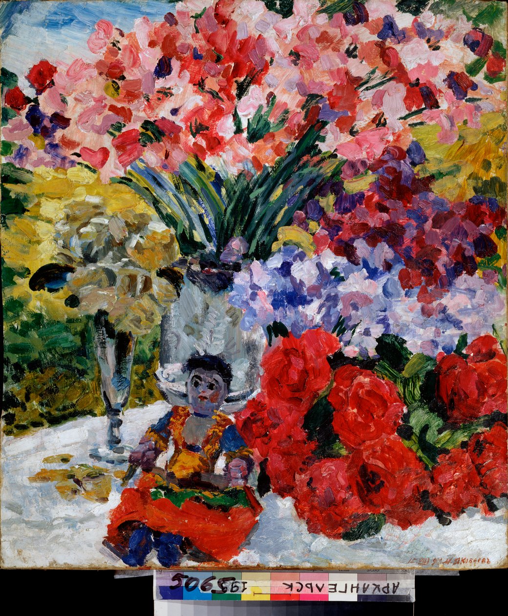Blommor och en docka - Målning av Mikhail Nikolayevich Yakovlev (1880-1942), olja på duk av Mikhail Nikolayevich Yakovlev