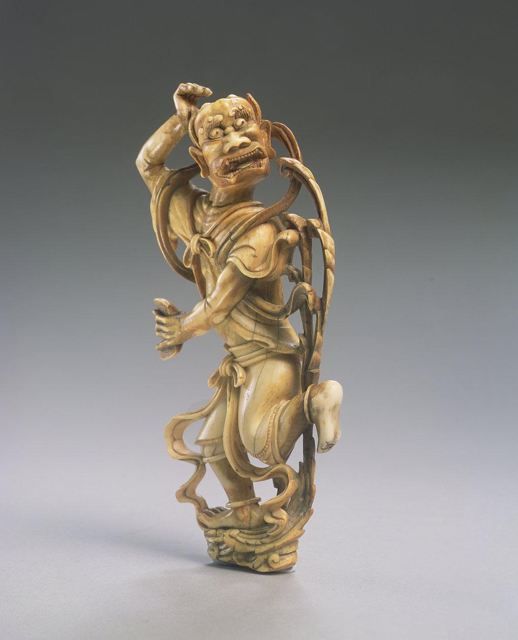 En figur av Kui xing (ristad elfenben) (se även 272115) av Ming Dynasty Chinese School
