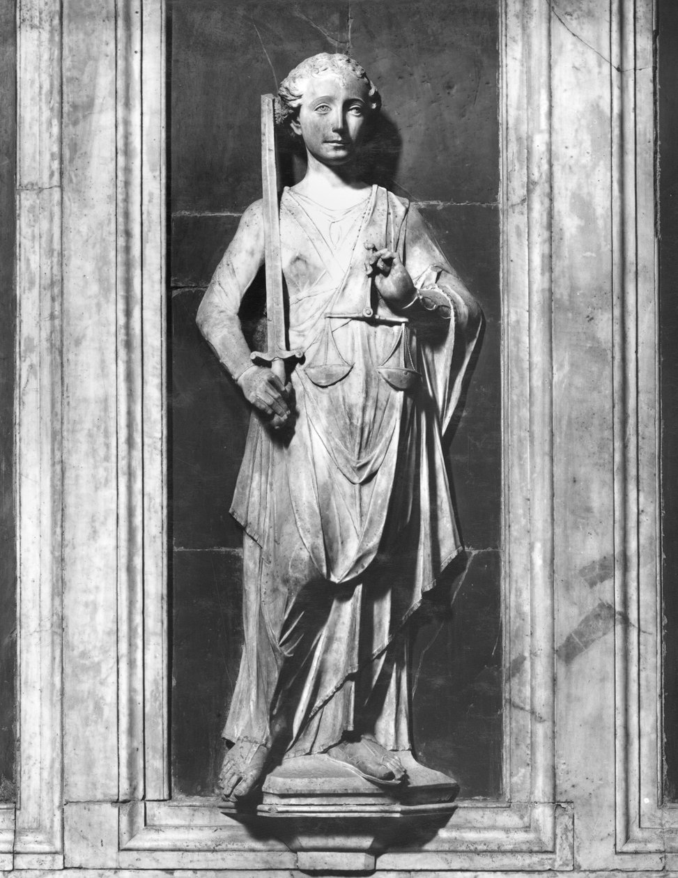 Rättvisa, från monumentet till Bernardo Giugni, ca 1460 (marmor) (s/v foto) av Mino da Fiesole