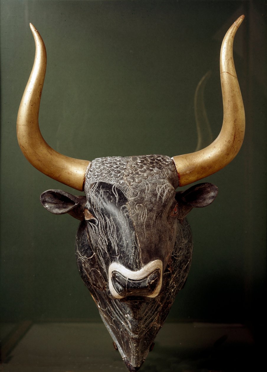 Minoisk konst: rhython eller rhyton eller rython (glas av apparater) i form av ett tjurhuvud från det lilla palatset i Cnossos (Knossos) på Kreta. 1550-1500 f.Kr. Heraklion, arkeologiskt museum - minoisk konst: tjurhuvud rhyton (ceremoniglas) med guldhorn av Minoan