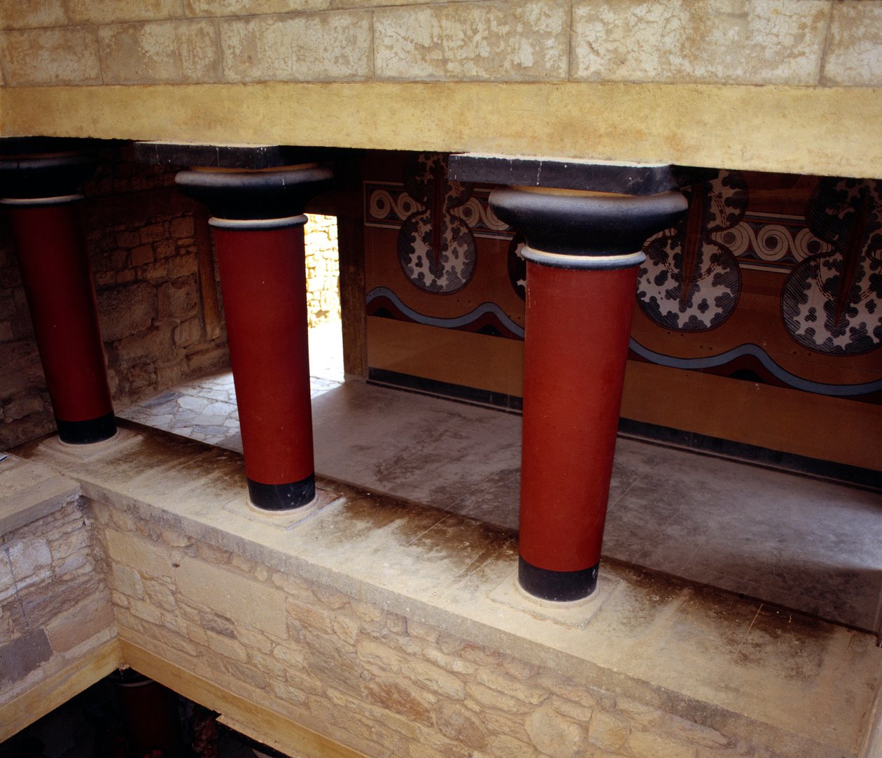 Grekisk konst: den stora trappan i Knossos-palatset, Grekland. av Minoan