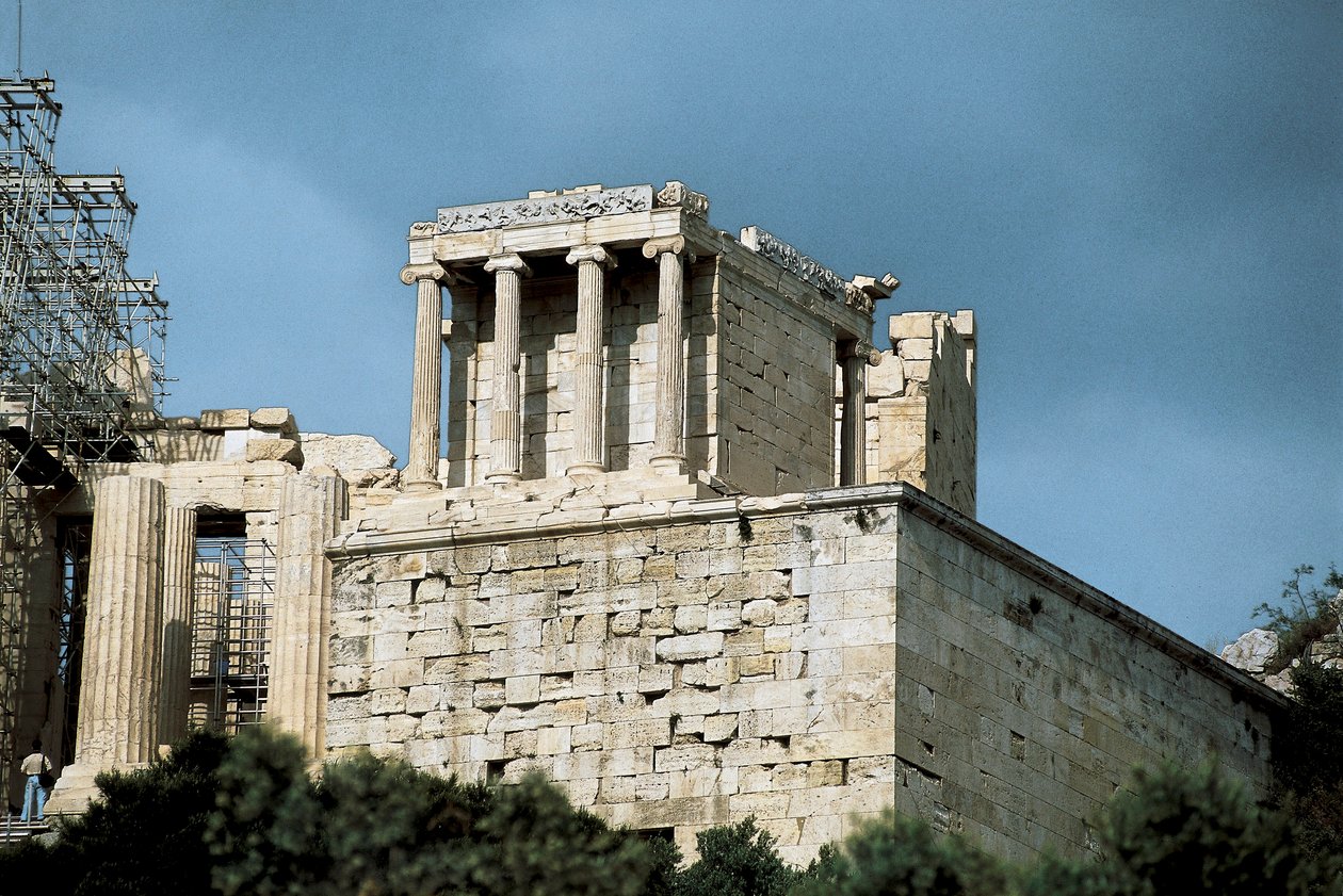 Temple of Athena Nike, designad av Mnesicles och Calicrates på 500-talet f.Kr., Akropolis i Aten, Grekland (foto) av Mnesikles Mnesikles
